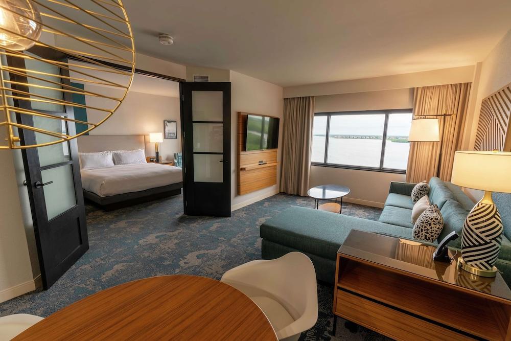 Отель Doubletree By Hilton Tampa Rocky Point Waterfront Экстерьер фото